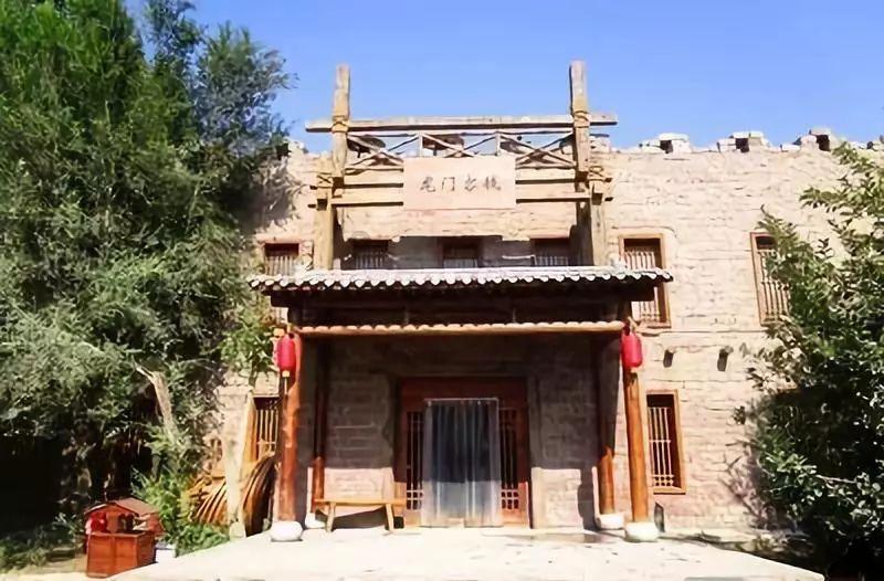 探索冷知识的新房装修不到两年瓷砖就掉了，是砖有问题还是施工有问题？平台，满足你的好奇心！